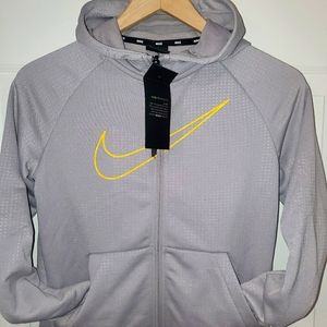 Boys New with tags Nike zip up